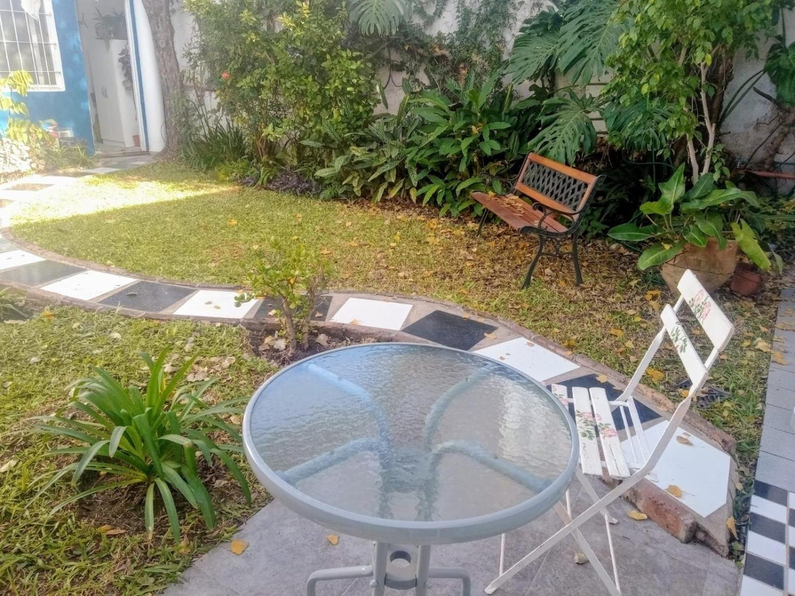 Raiz Del Cielo, Entre 2 Jardines De Ensueno Cordoba